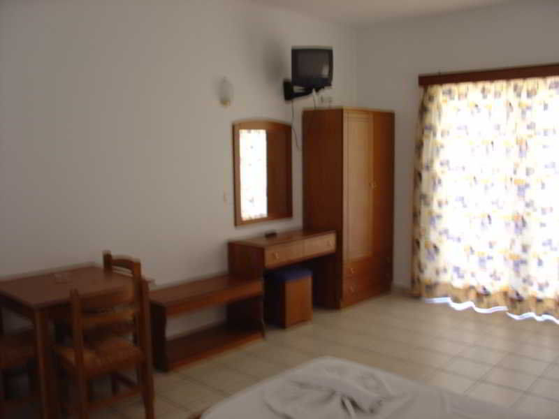 Dias Hotel Apartments Agia Marina Exterior foto