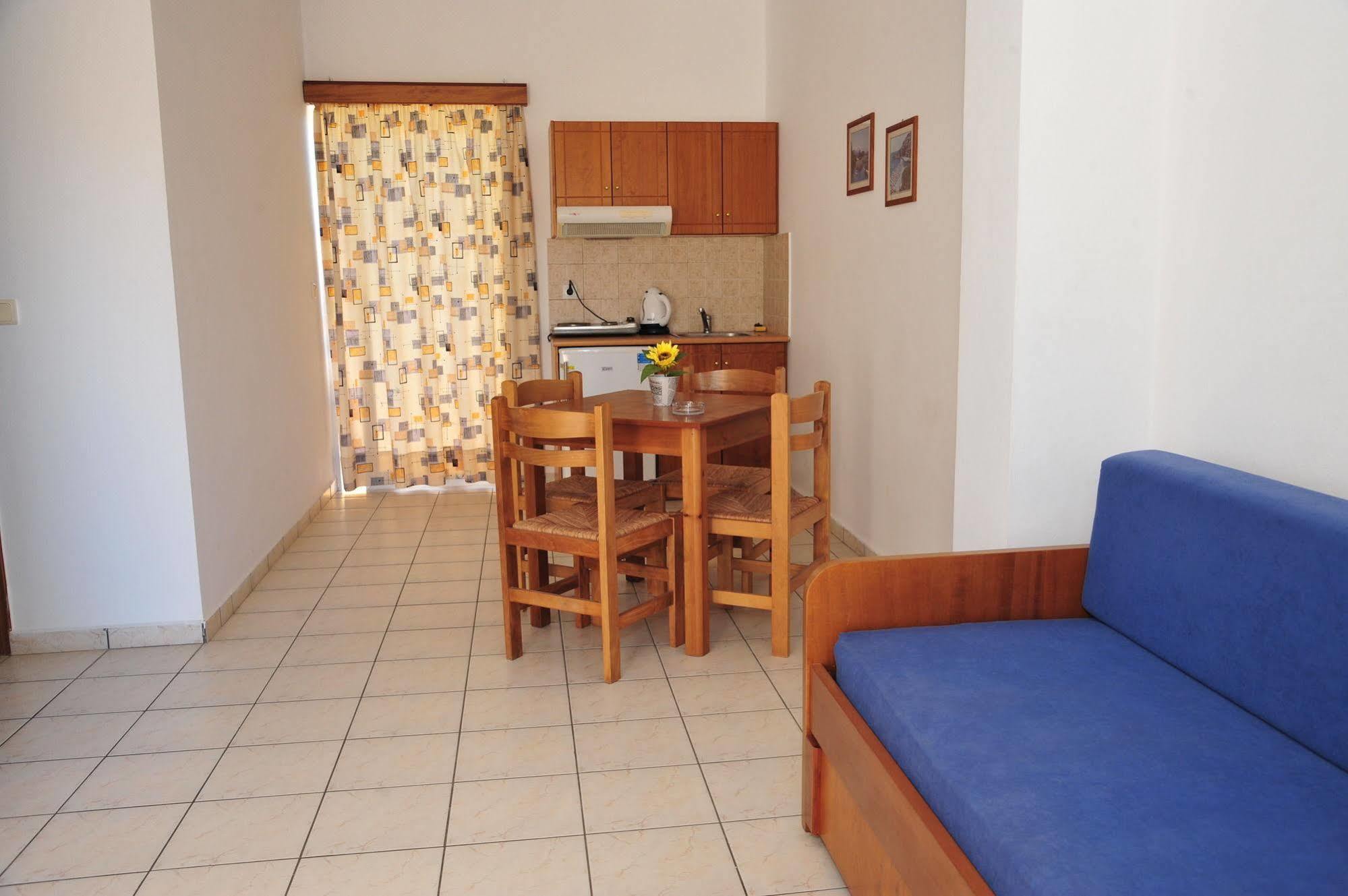 Dias Hotel Apartments Agia Marina Exterior foto